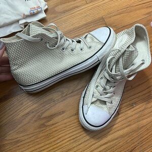 Women's Converse Women Size 7 Chuck Taylor All Star Hi Snake Skin Woven Cream